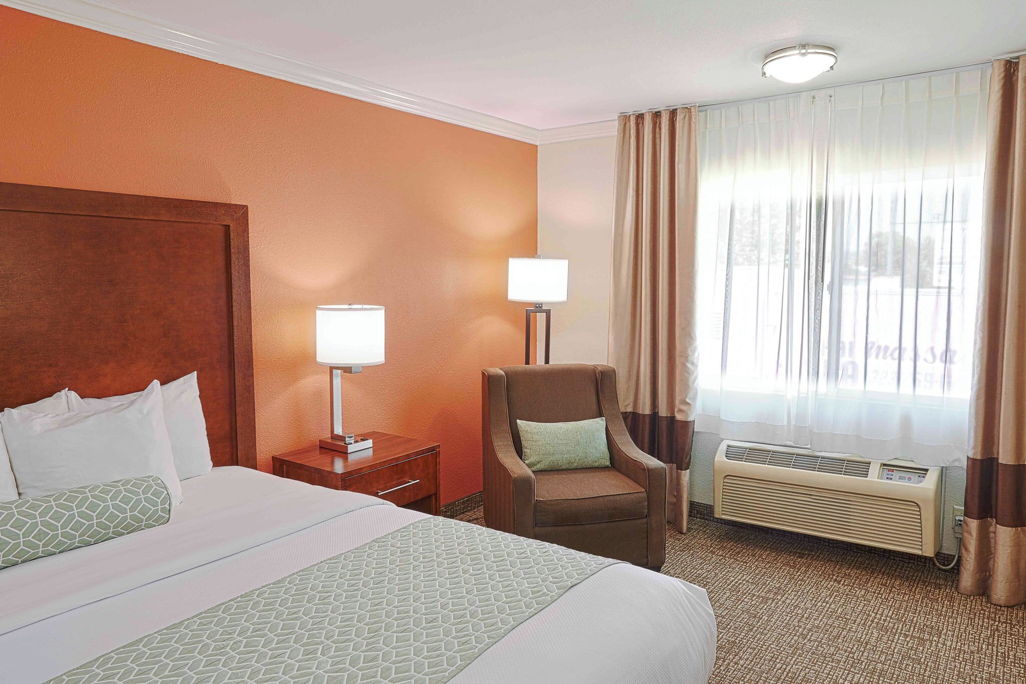 room, 1 king bed, non smoking | 1 bedroom, in-room safe, desk, blackout curtains