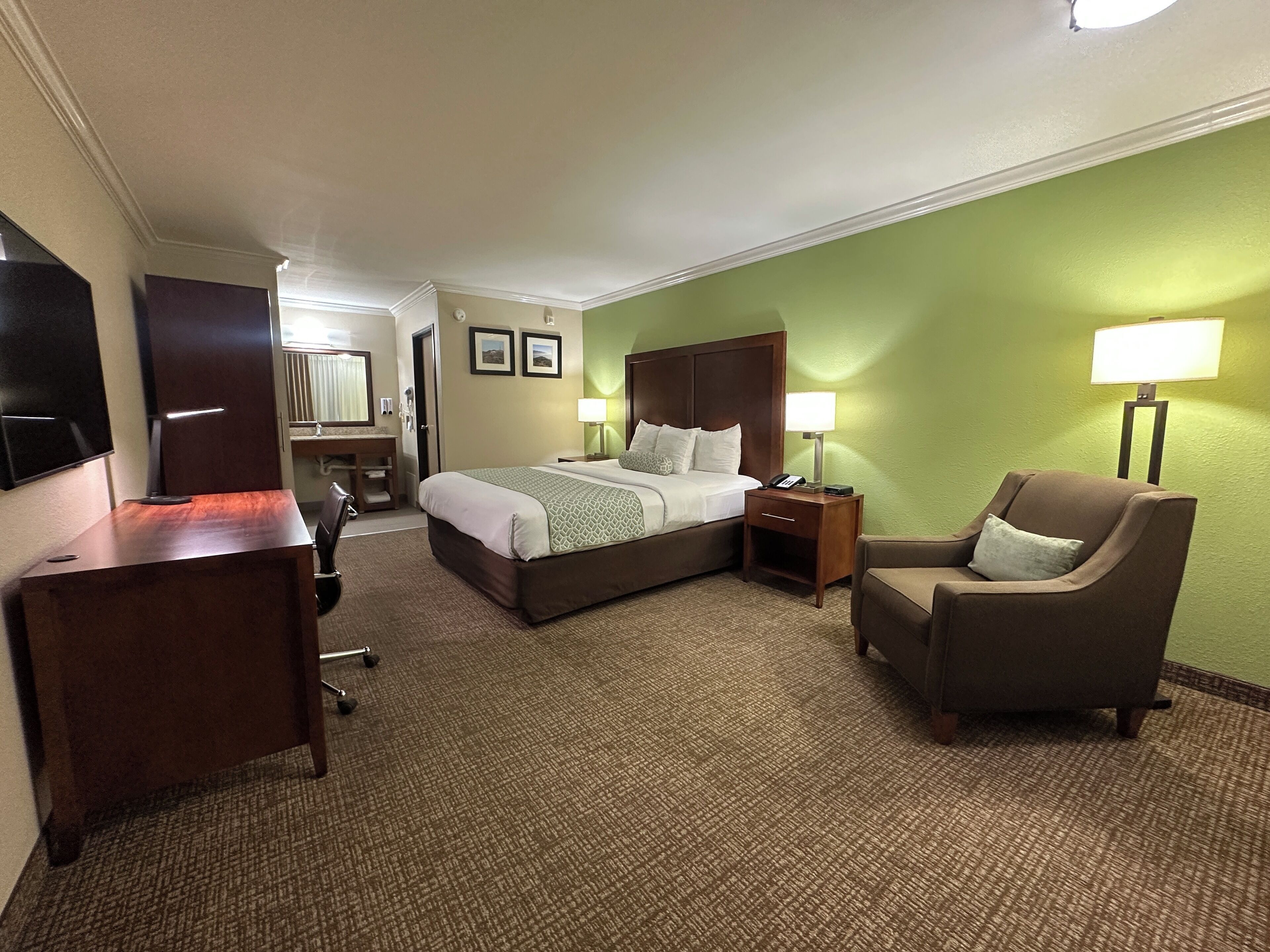 Habitación, 1 cama King size, para no fumadores | Camas con pillow-top, caja de seguridad en la habitación y escritorio 