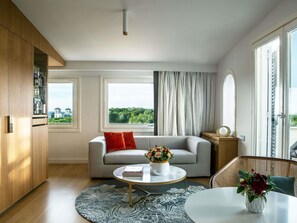 家庭套房, 2 張標準雙人床, 相連客房 | 高級寢具、迷你吧、客房內保險箱、遮光布/窗簾