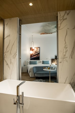 Premium Room, 1 King Bed (Luxury)