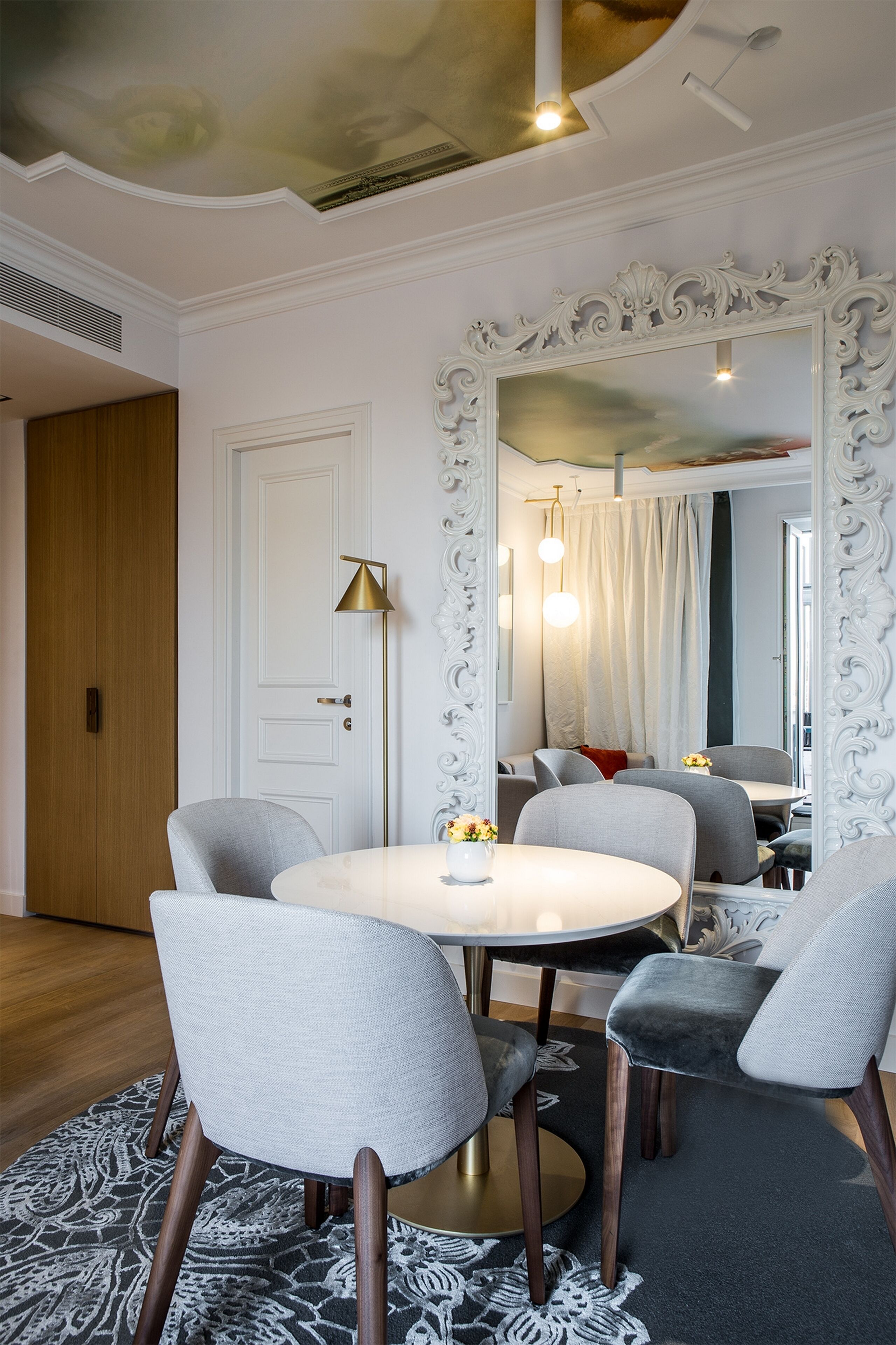 Deluxe Suite, 1 King Bed | Premium bedding, minibar, in-room safe, blackout drapes