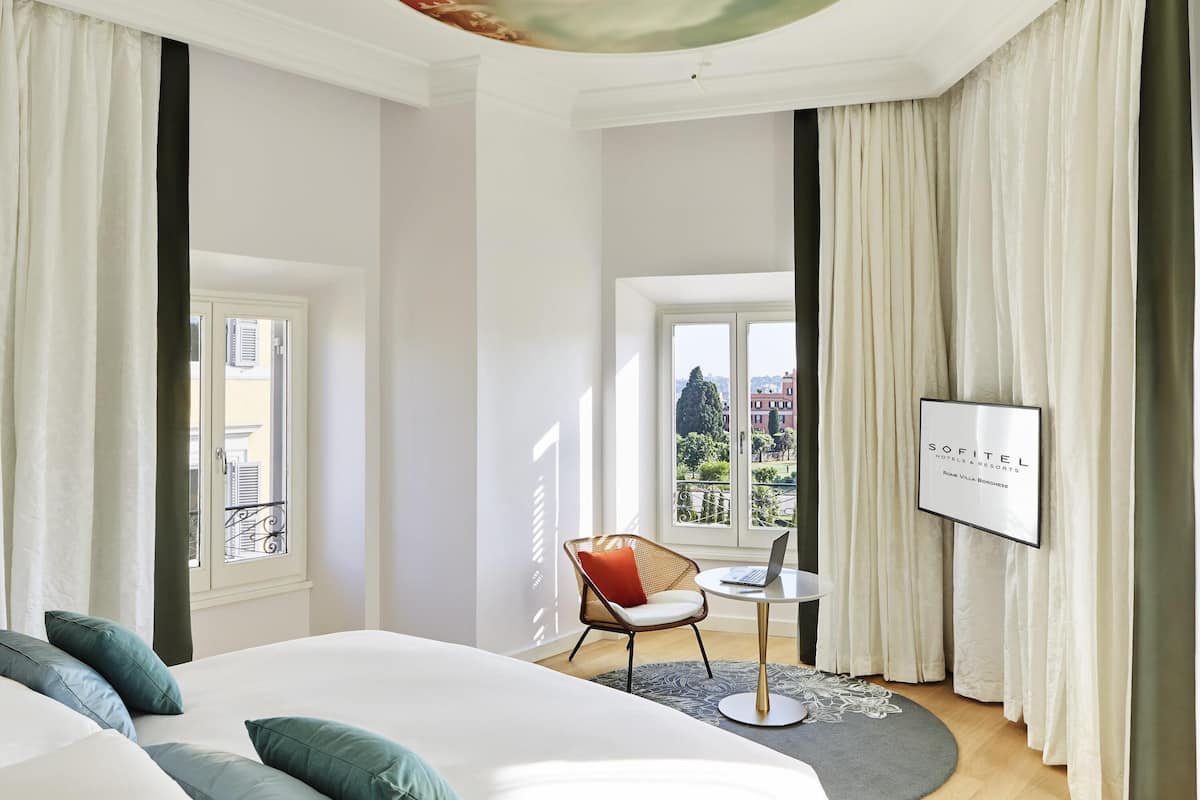 Suite Deluxe, 1 très grand lit | Literie de qualité supérieure, minibar, coffres-forts dans les chambres