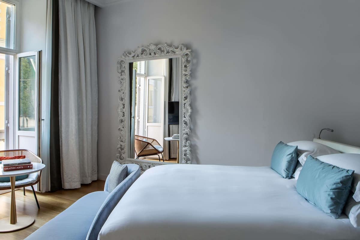 Premium Room, 1 King Bed, Balcony (Luxury with Juliet Balcony)