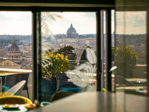 Bar (on property) - Sofitel Rome Villa Borghese (Rome)