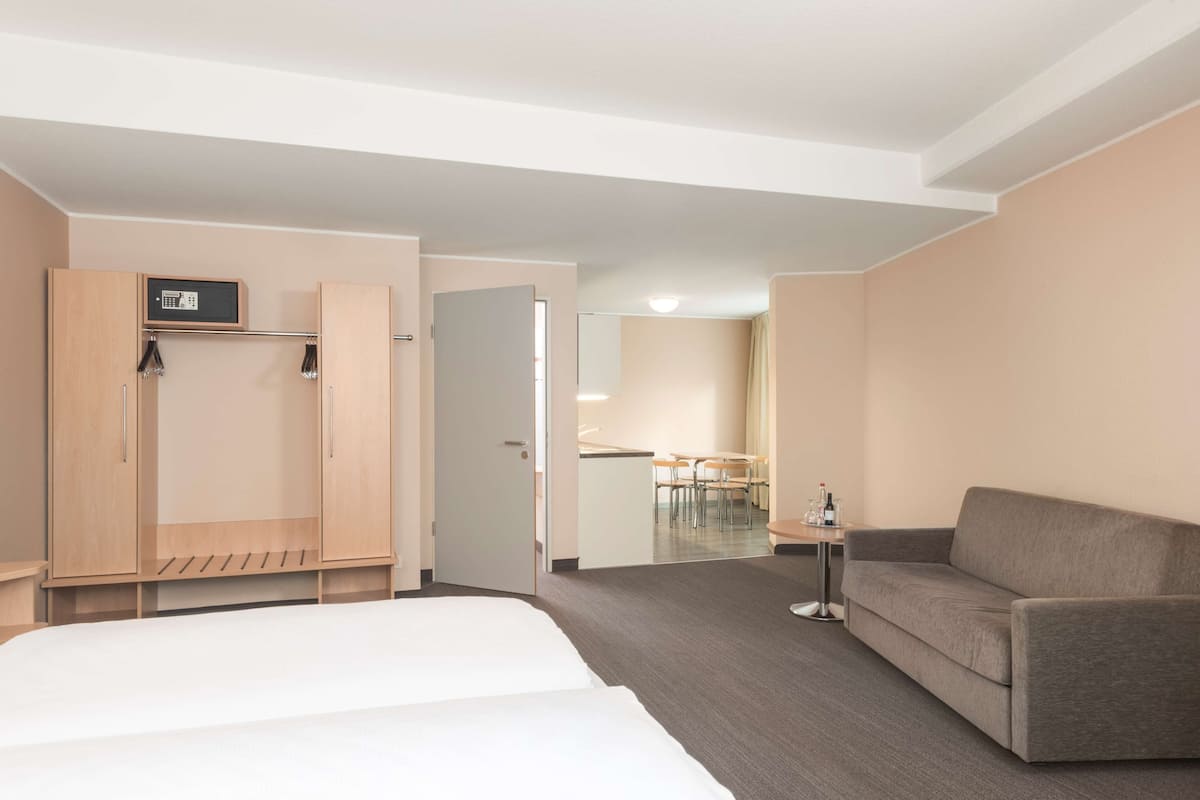 Apartment (Apartment) | Premium bedding, pillowtop beds, minibar, in-room safe