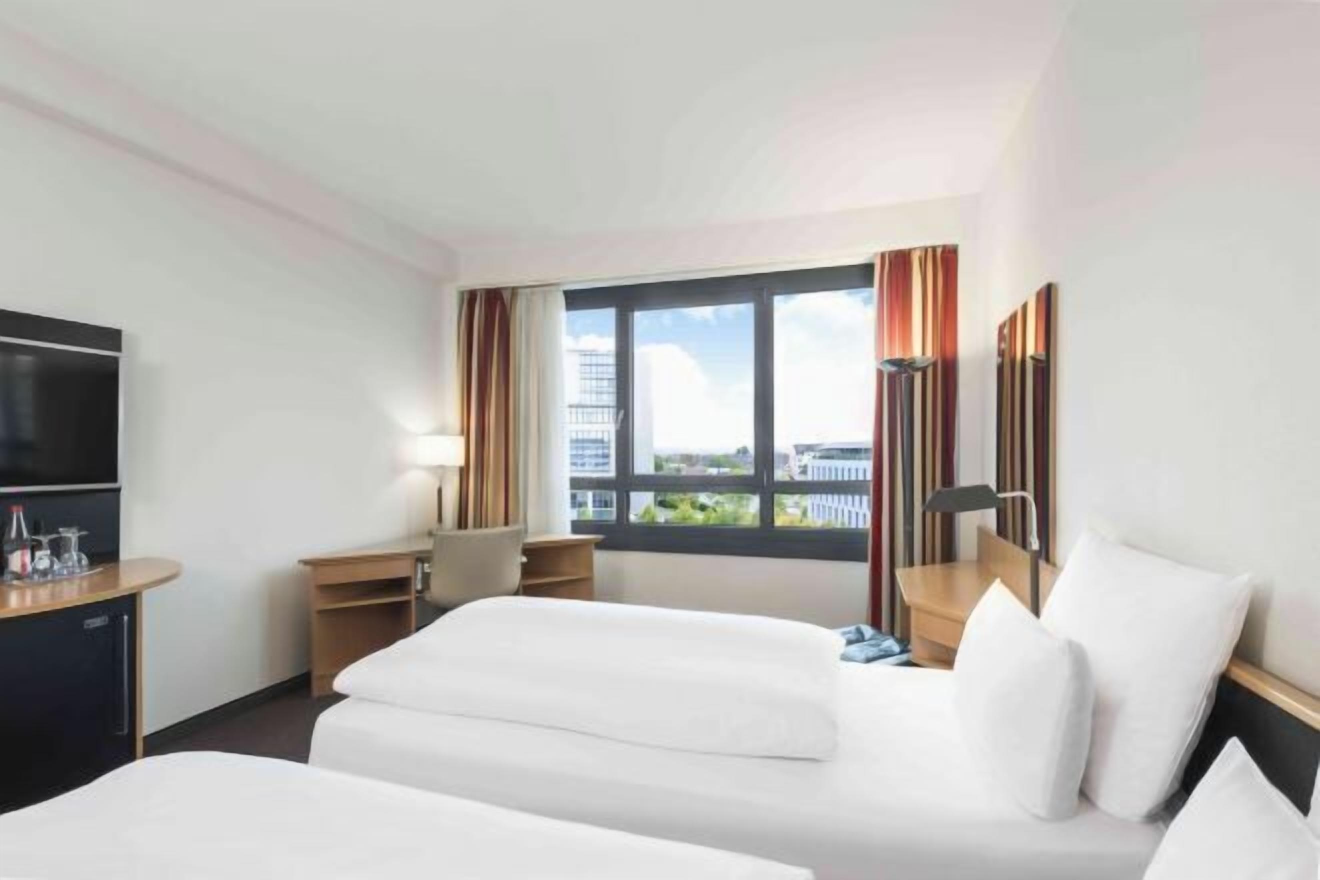 Premium bedding, pillowtop beds, minibar, in-room safe