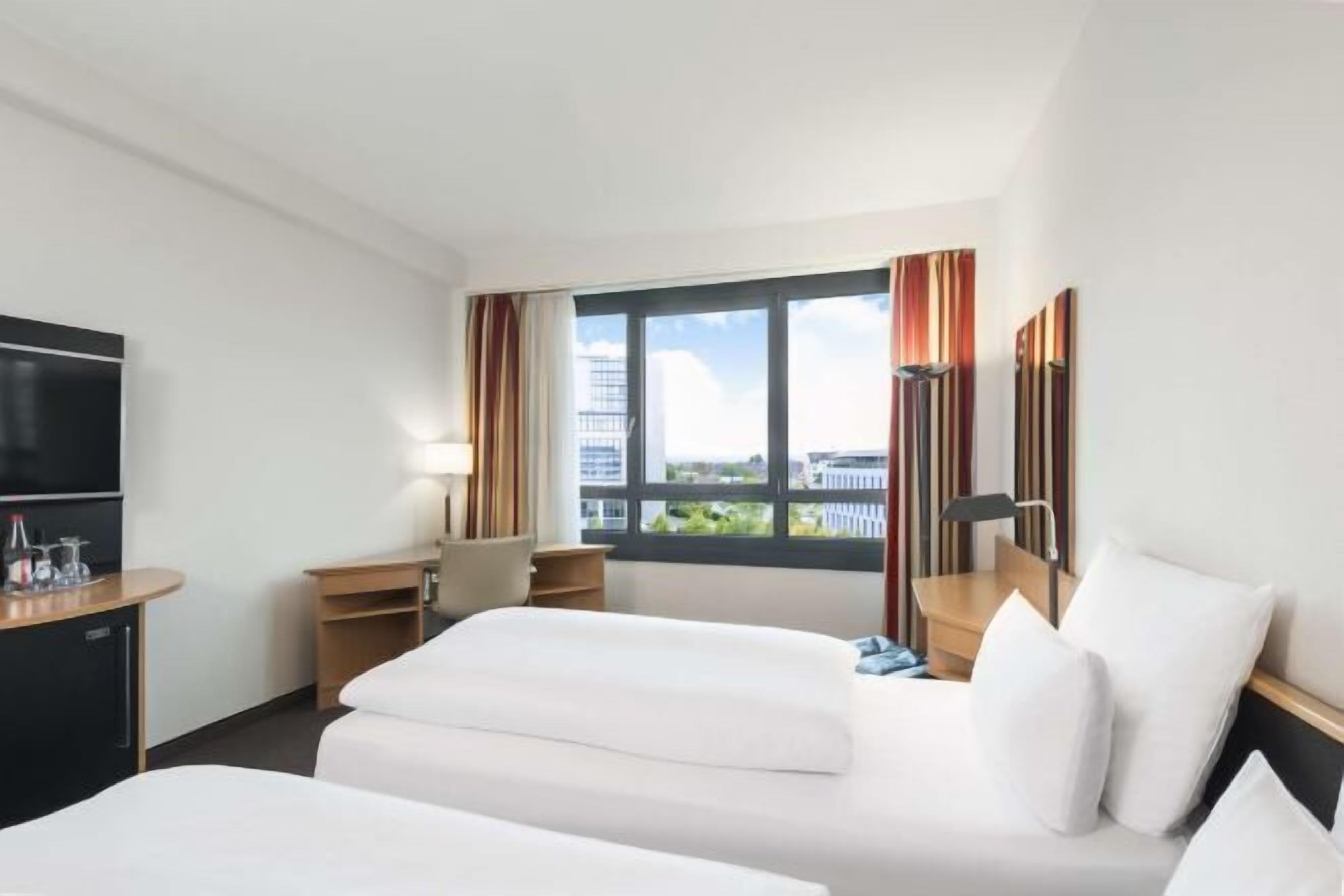 Premium bedding, pillow-top beds, minibar, in-room safe