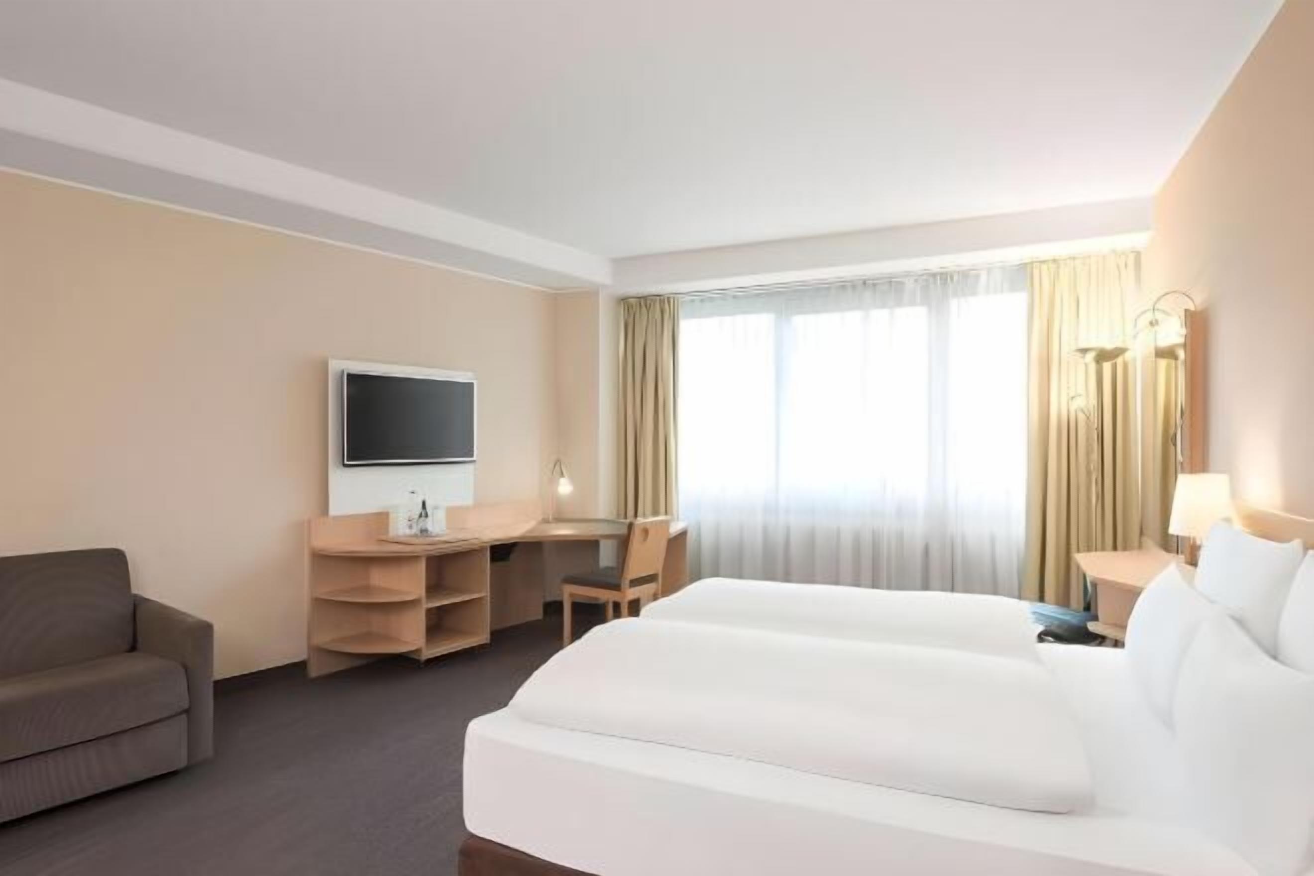 Premium bedding, pillow-top beds, minibar, in-room safe