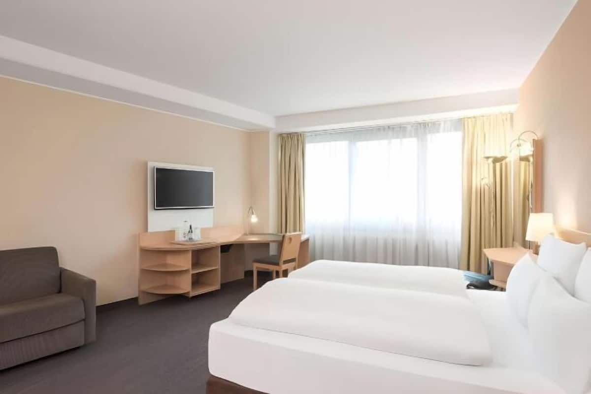 Premium bedding, pillow-top beds, minibar, in-room safe