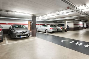 Self parking (EUR 25 per day)