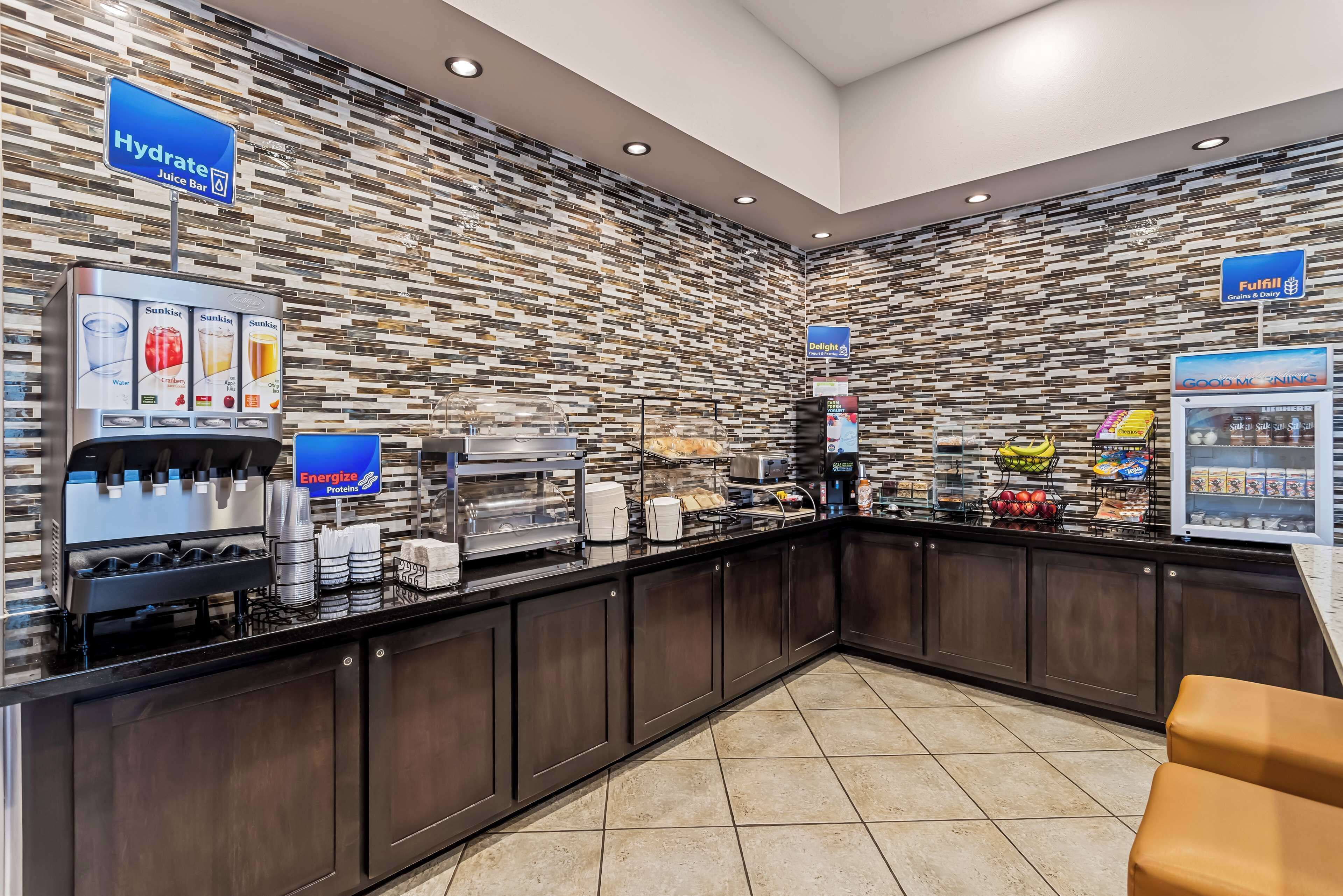 free daily continental breakfast