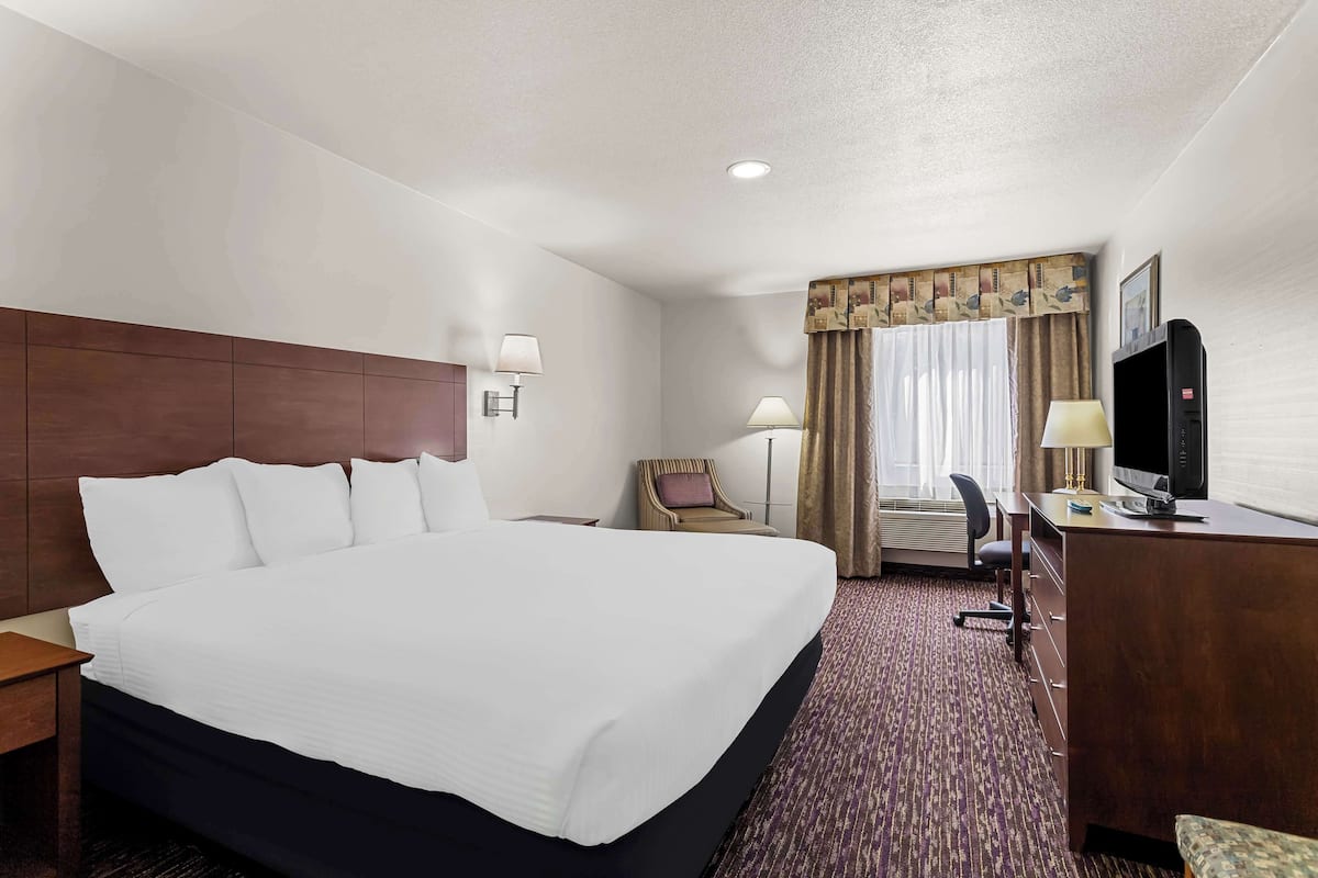 In-room safe, desk, iron/ironing board, WiFi