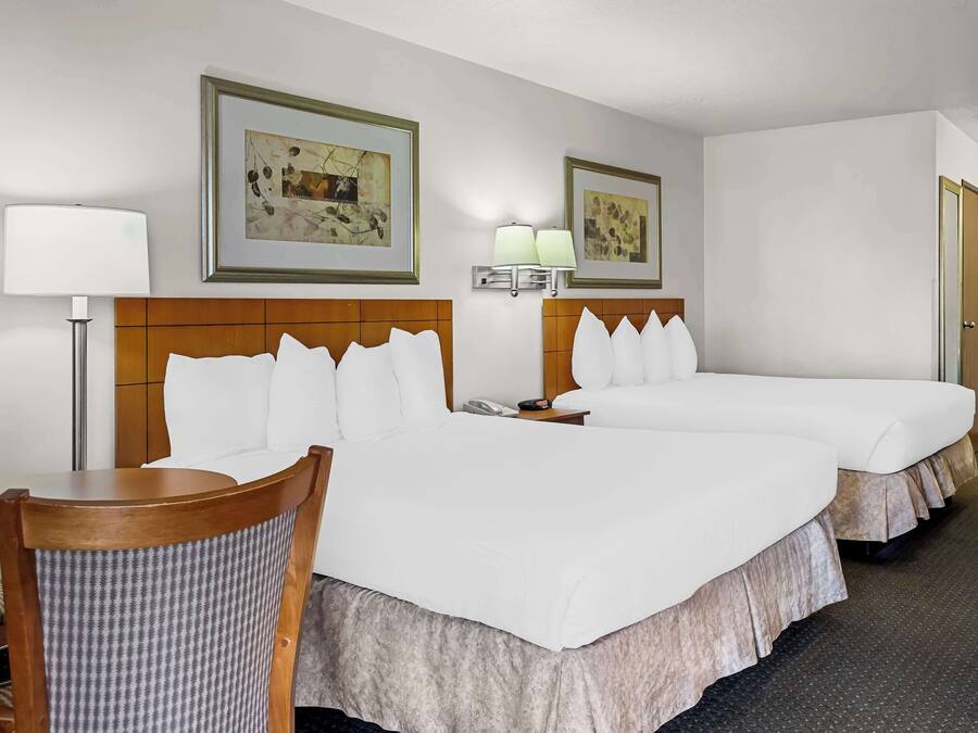 In-room safe, desk, iron/ironing board, WiFi