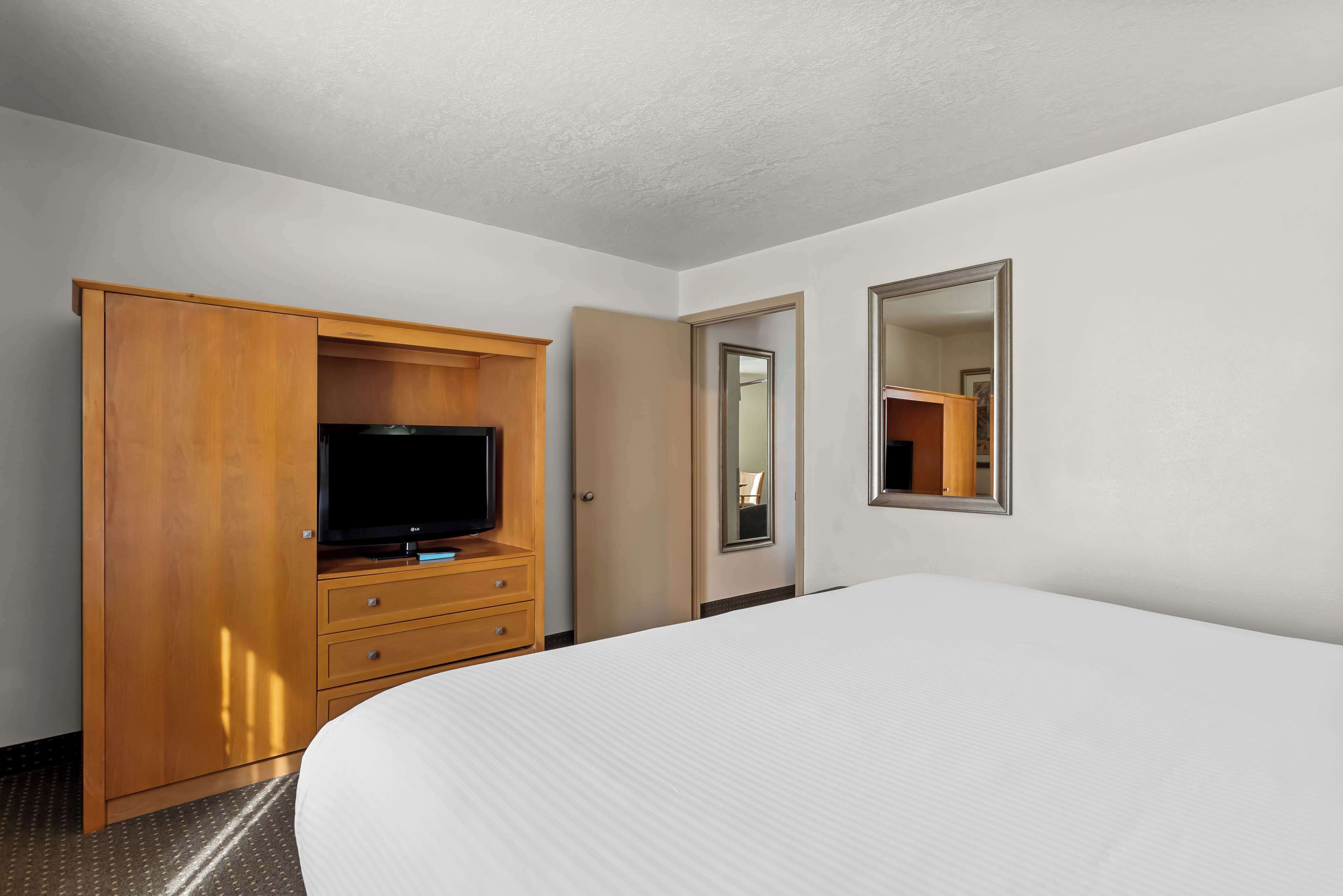 family suite, 1 king bed, non smoking, microwave (no pets in room type) | in-room safe, desk, iron/ironing board, wifi