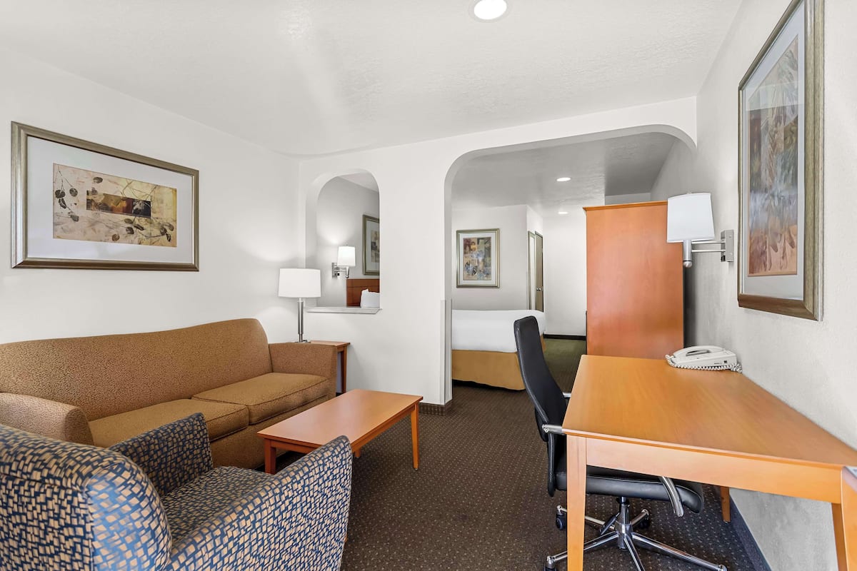 Suite, 1 King Bed, Non Smoking, Refrigerator & Microwave