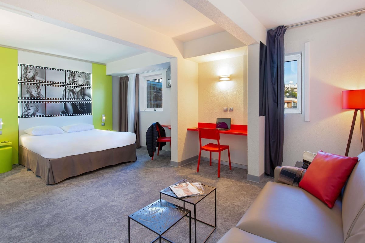 Standard Suite, Multiple Beds | Premium bedding, desk, soundproofing, iron/ironing board
