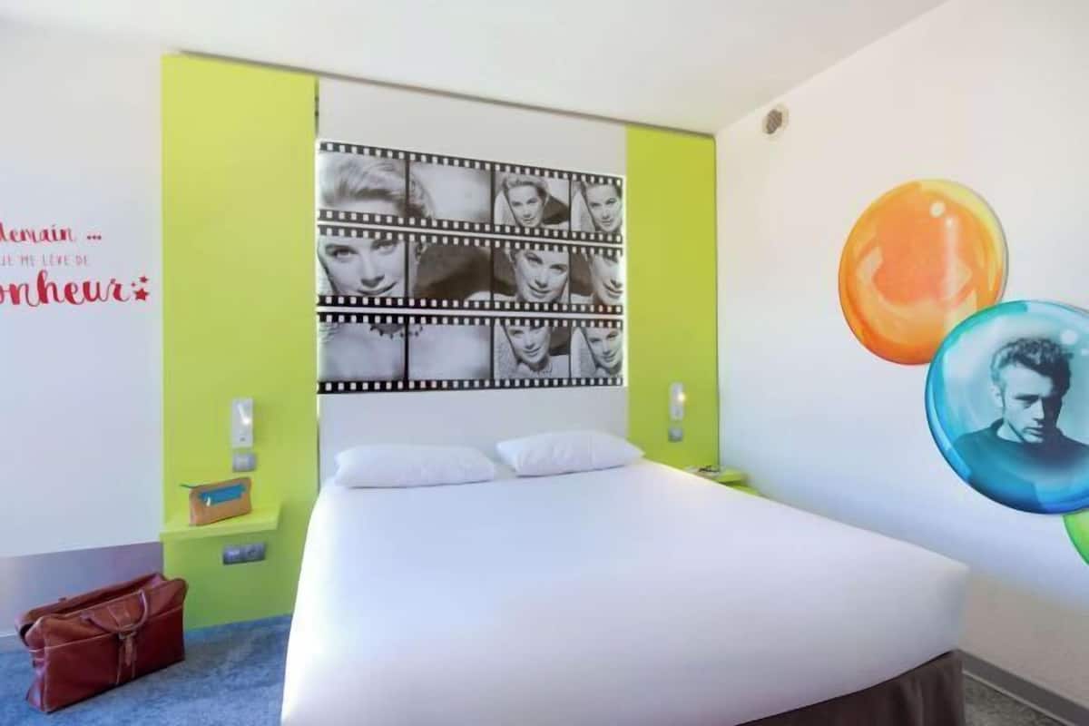 Peralatan tempat tidur premium, meja, kalis bunyi