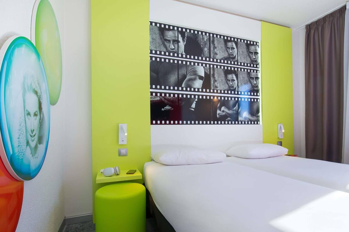 Quarto standard, 2 camas de solteiro | Roupas de cama premium, escrivaninha, quartos à prova de som