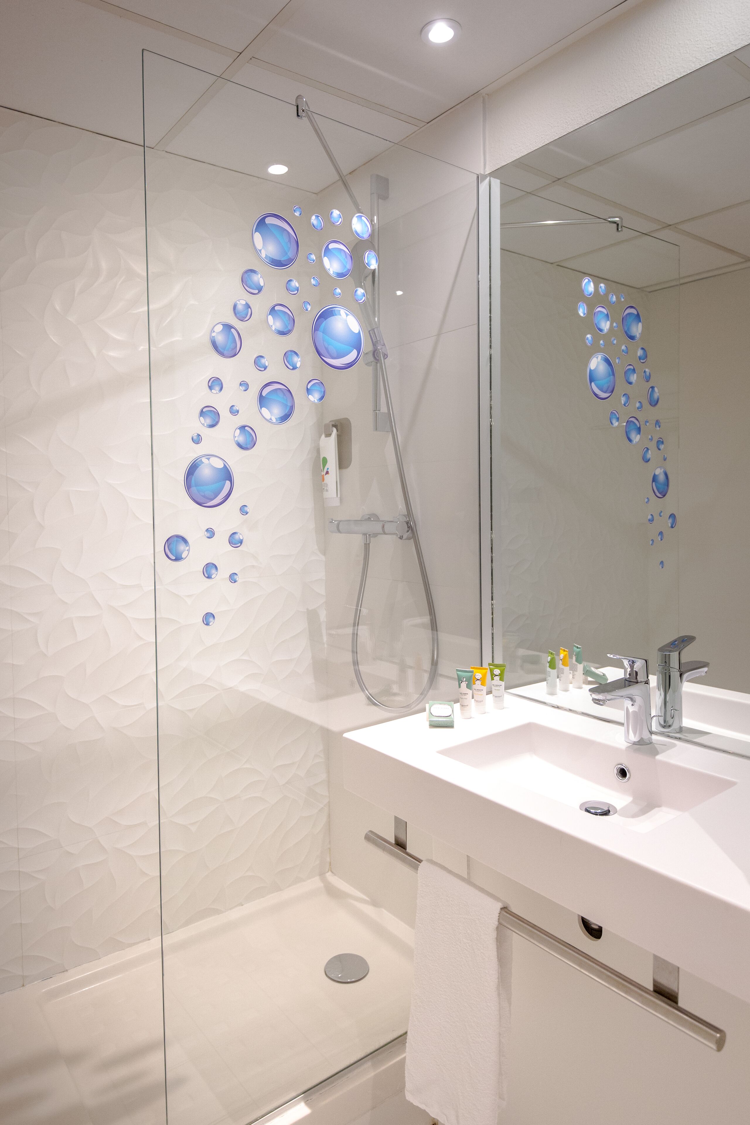 standard suite, multiple beds | bathroom | shower, eco-friendly toiletries, hair dryer, towels