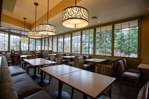 含每日外帶早餐