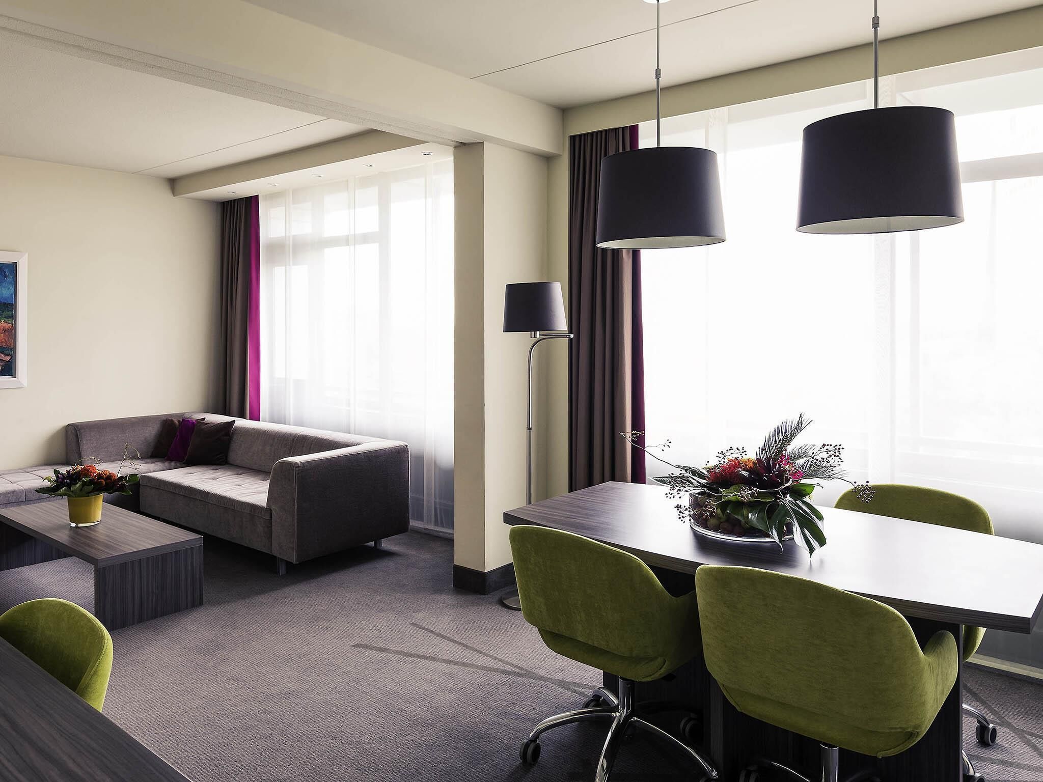 Suite, 1 Katil Raja (King) dengan Katil Sofa | Bar mini, peti besi dalam bilik, meja, seterika/papan seterika 