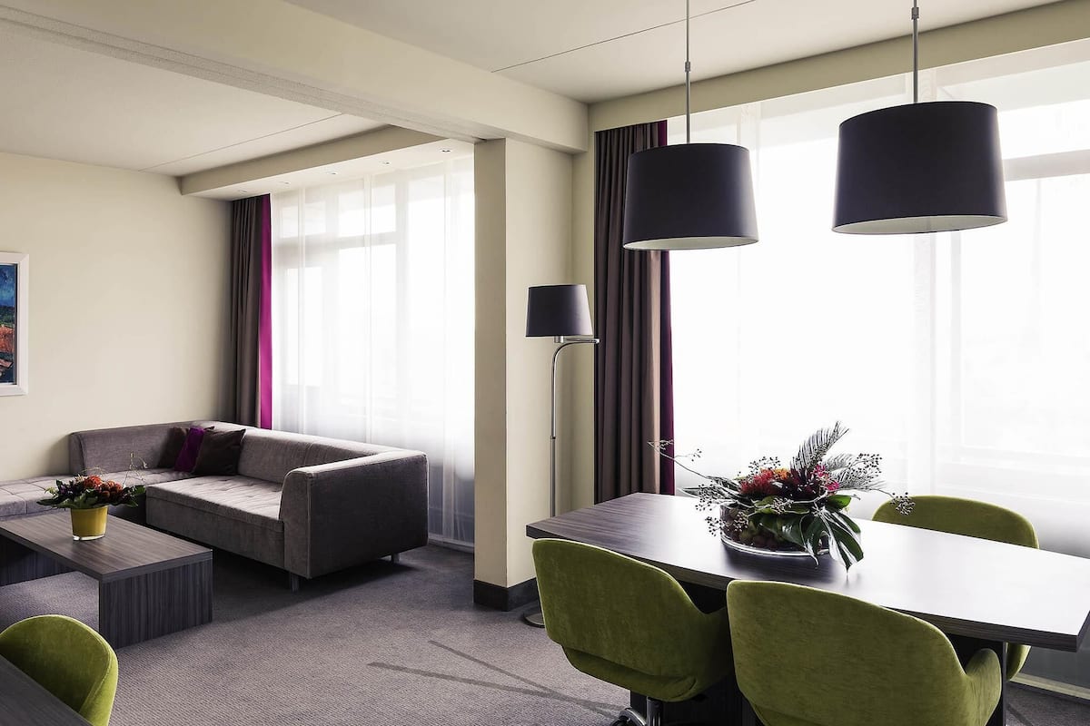 Svit - 1 kingsize-säng med bäddsoffa | Minibar, värdeförvaringsskåp på rummet och skrivbord
