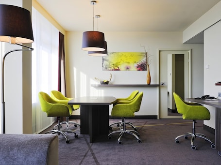 Suite, 1 King Bed with Sofa bed. Mercure City Groningen Martiniplaza Hotel