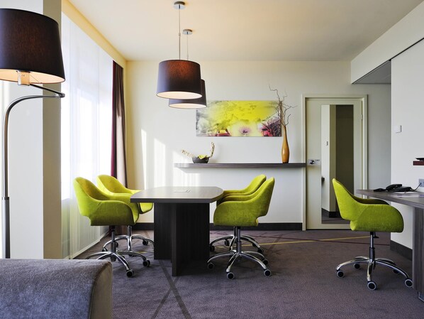 Suite, 1 très grand lit et 1 canapé-lit