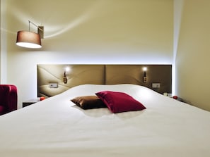 Privilege, Quarto, 1 cama de casal | Frigobar, cofres nos quartos, escrivaninha