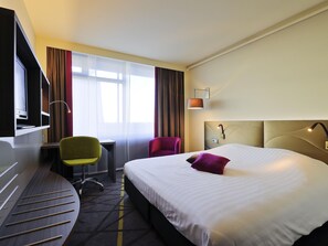 Minibar, in-room safe, desk, iron/ironing board