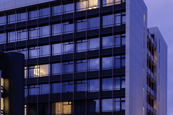 Fachada de la propiedad por la tarde o noche