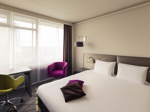 Minibar, in-room safe, desk, iron/ironing board