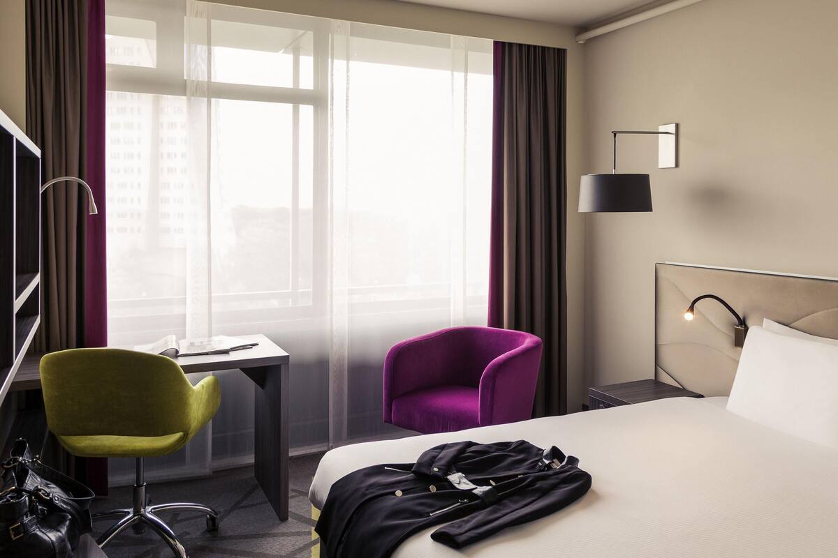 Kamar Twin Standar, 2 Tempat Tidur Twin | Minibar, brankas, meja kerja, dan setrika/meja setrika