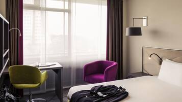 Standard Twin Room, 2 Single Beds | Minibar, in-room safe, desk, iron/ironing board