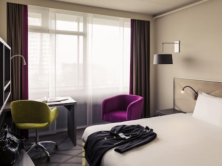 Standard-Zweibettzimmer, 2 Einzelbetten | Minibar, Zimmersafe, Schreibtisch, Bügeleisen/Bügelbrett. Mercure City Groningen Martiniplaza Hotel