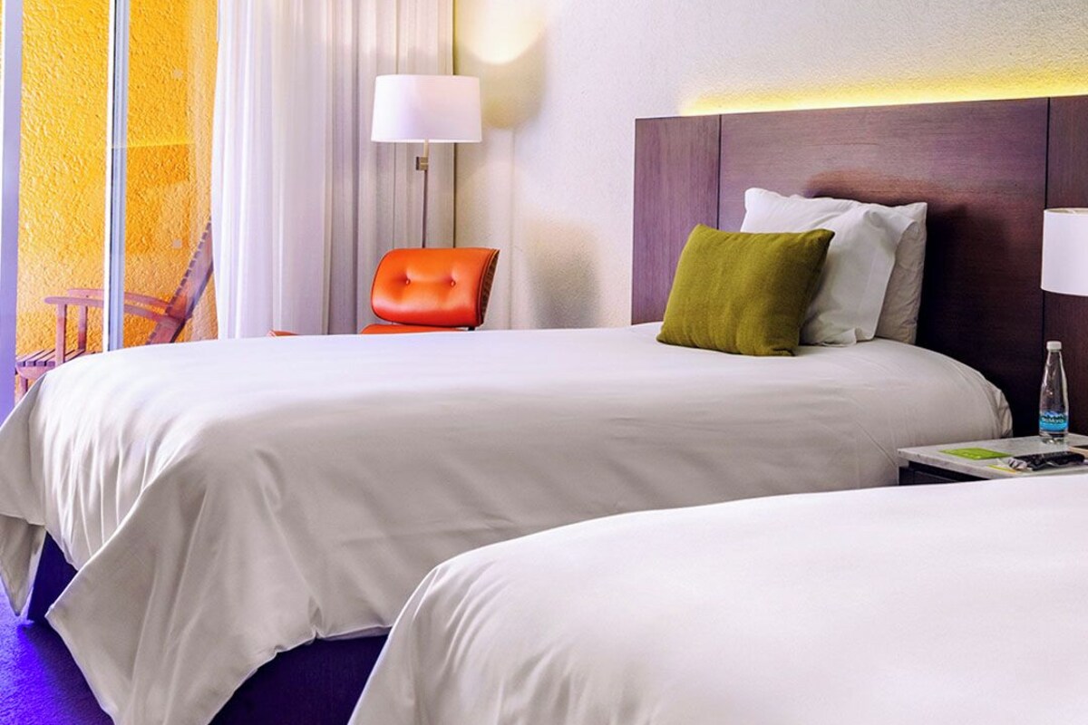 Deluxe Superior Garden View Two Beds | Sengetøy av topp kvalitet, minibar, safe på rommet og skrivebord