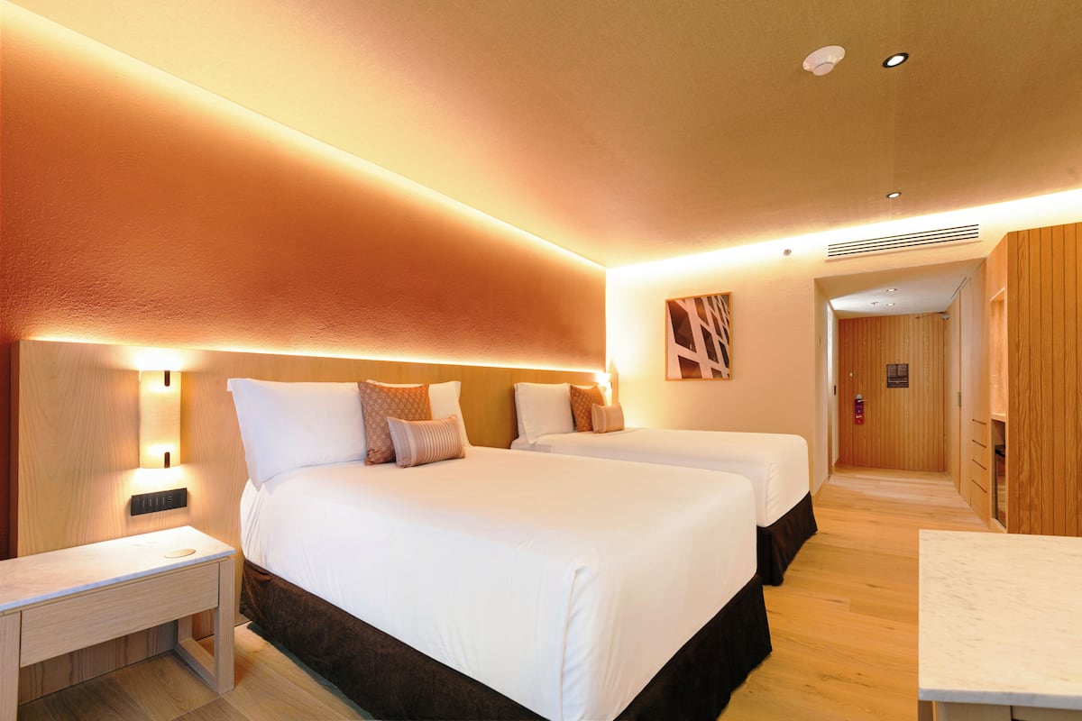 1 bedroom, premium bedding, minibar, in-room safe