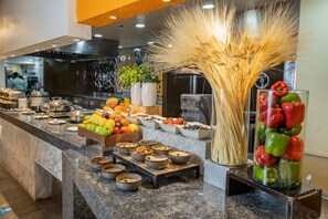 5 restaurants, breakfast, lunch, dinner served; international cuisine  - Camino Real Polanco Mexico (Mexico City)