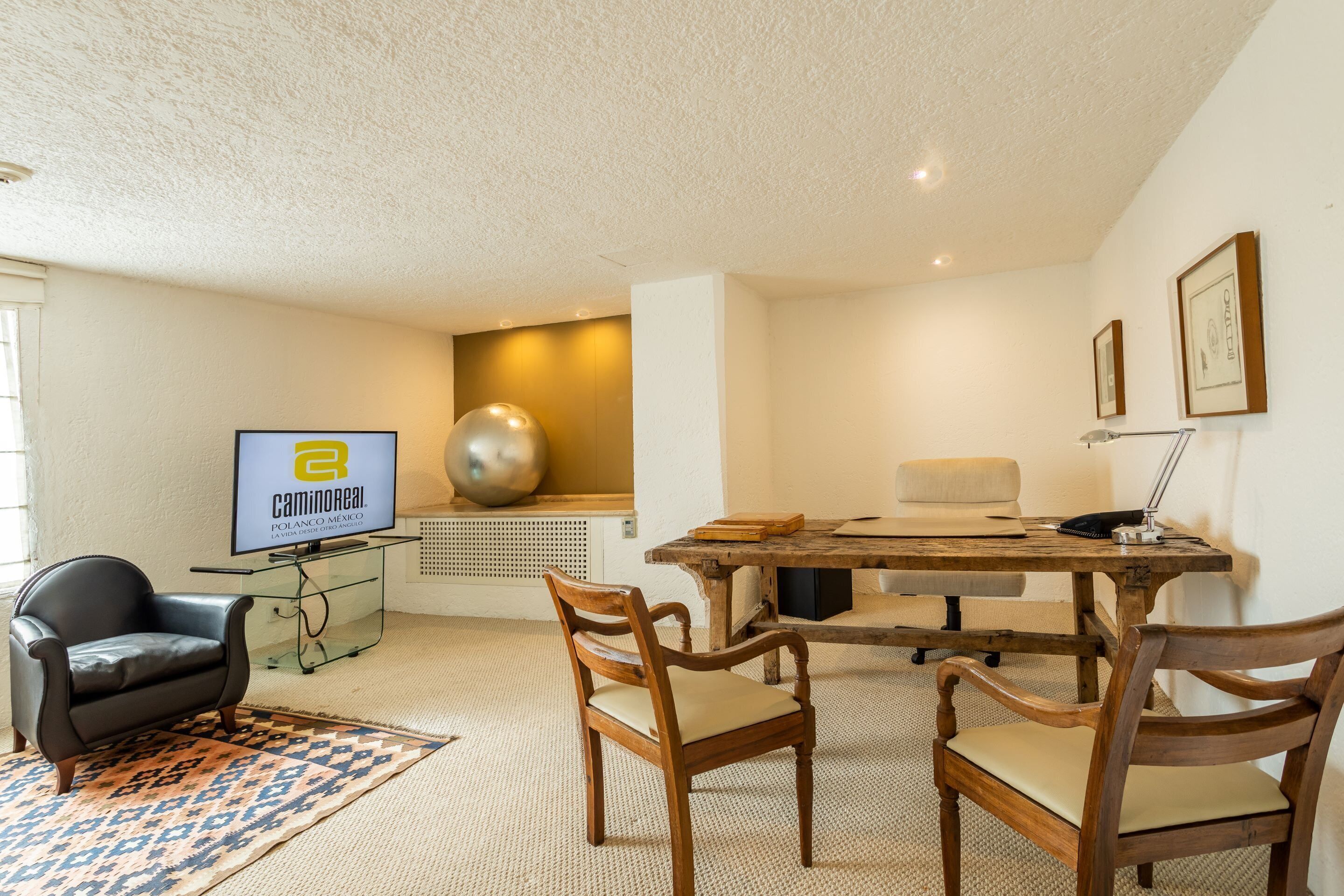 in-room business centre