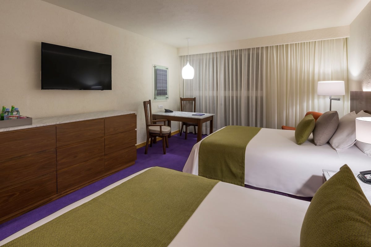 1 bedroom, premium bedding, minibar, in-room safe