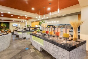 Daily buffet breakfast (MXN 490 per person)