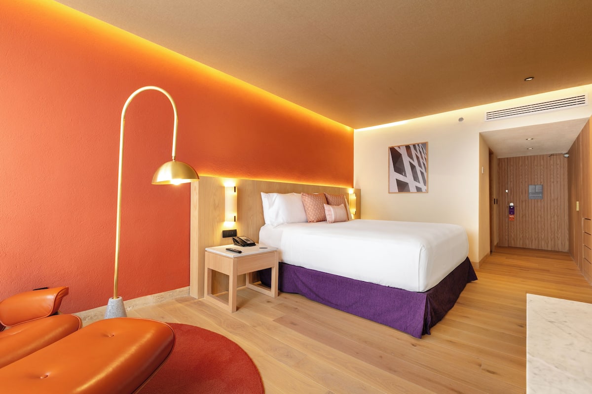 1 bedroom, premium bedding, minibar, in-room safe