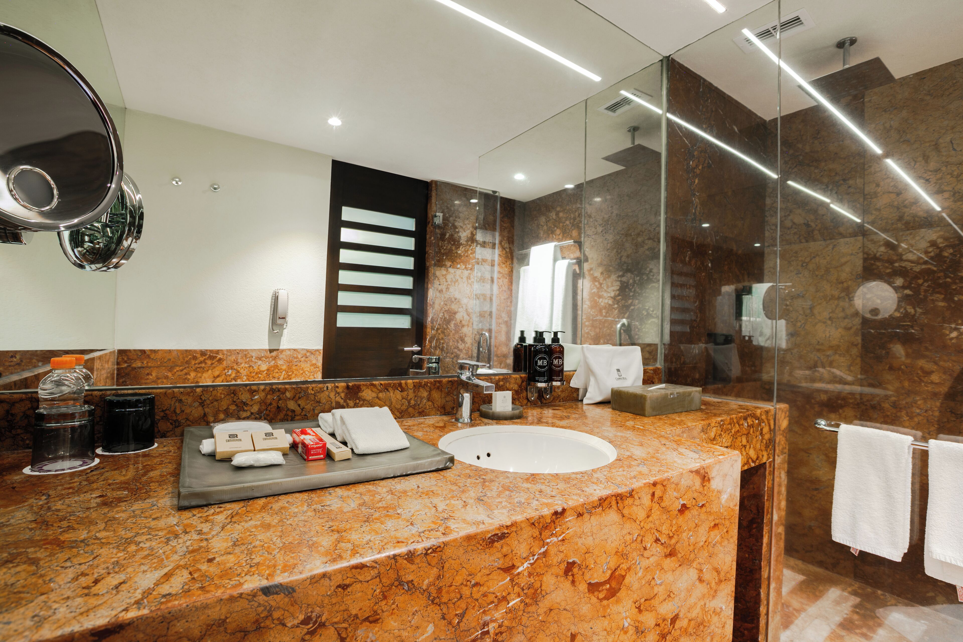 camino real club dos camas | bathroom | eco-friendly toiletries, hair dryer, towels, soap