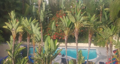 Ramada Plaza by Wyndham West Hollywood Hotel & Suites