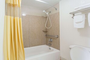 Combined shower/tub, free toiletries, hair dryer, towels - Days Inn by Wyndham Virginia Beach Town Center (Virginia Beach)