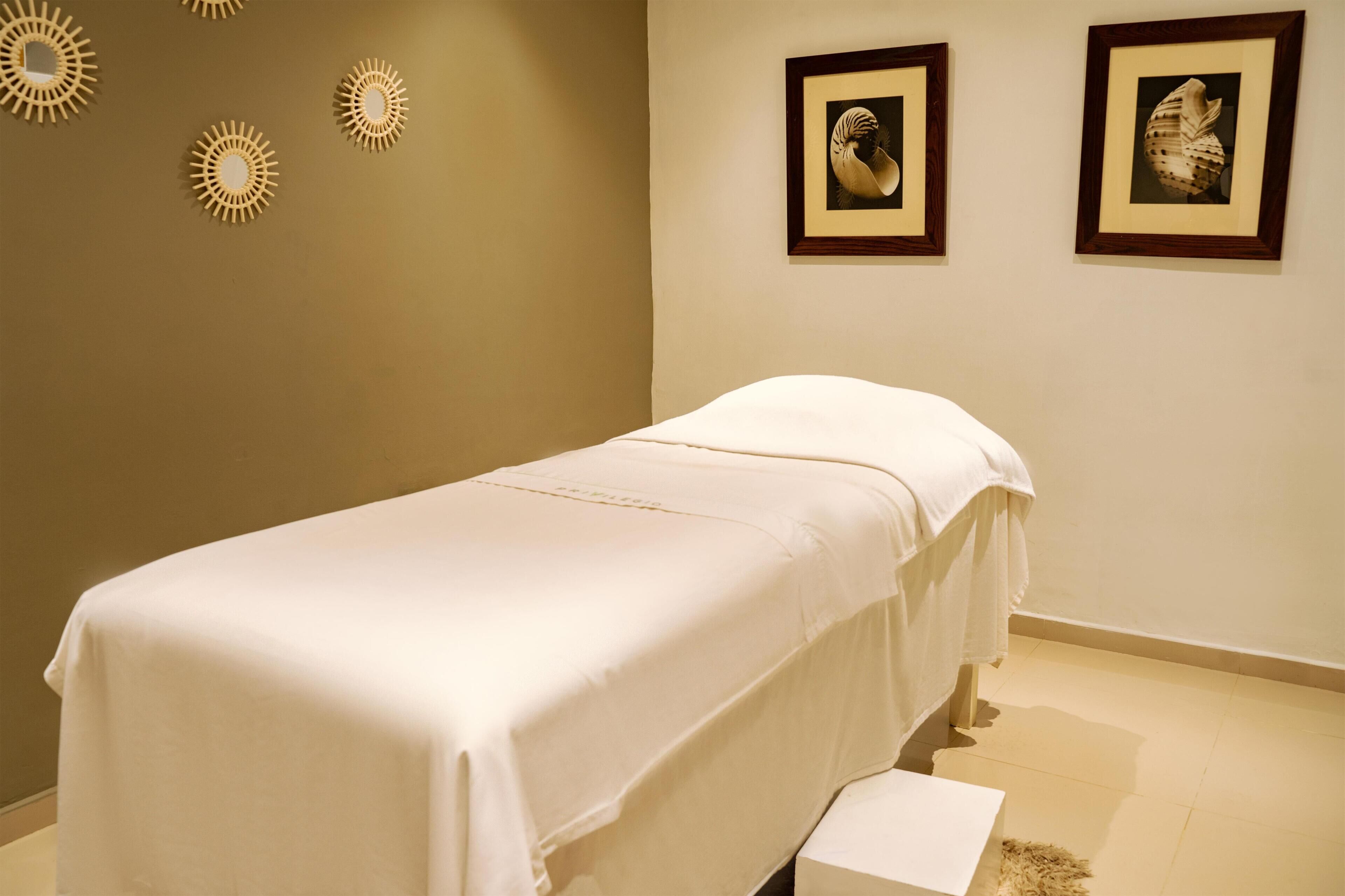 Couples treatment rooms, body treatments, aromatherapy