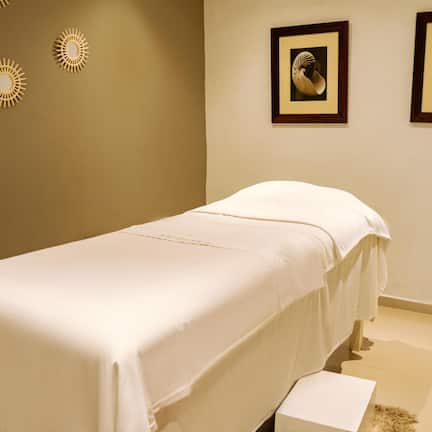 Couples treatment rooms, body treatments, aromatherapy