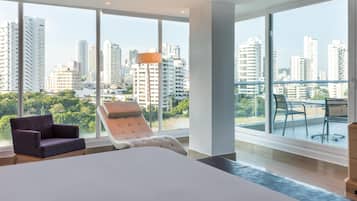 Chambre, 1 très grand lit, en angle | Vue de la chambre