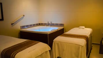 Couples treatment rooms, body treatments, aromatherapy