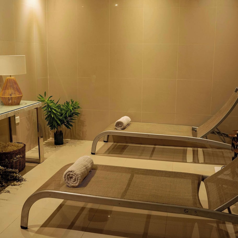 Couples treatment rooms, body treatments, aromatherapy